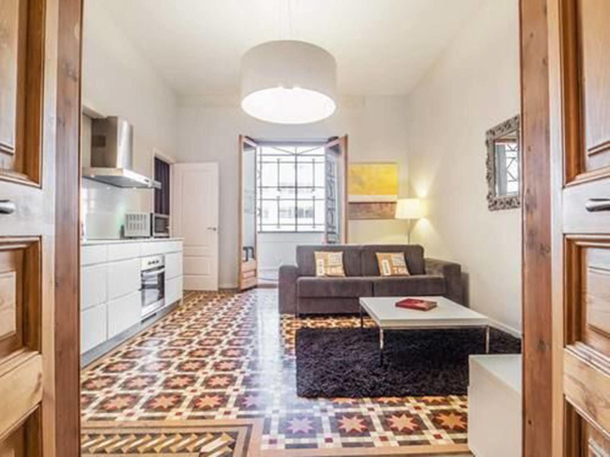 Rent Near Plaza De Catalunya Apartment