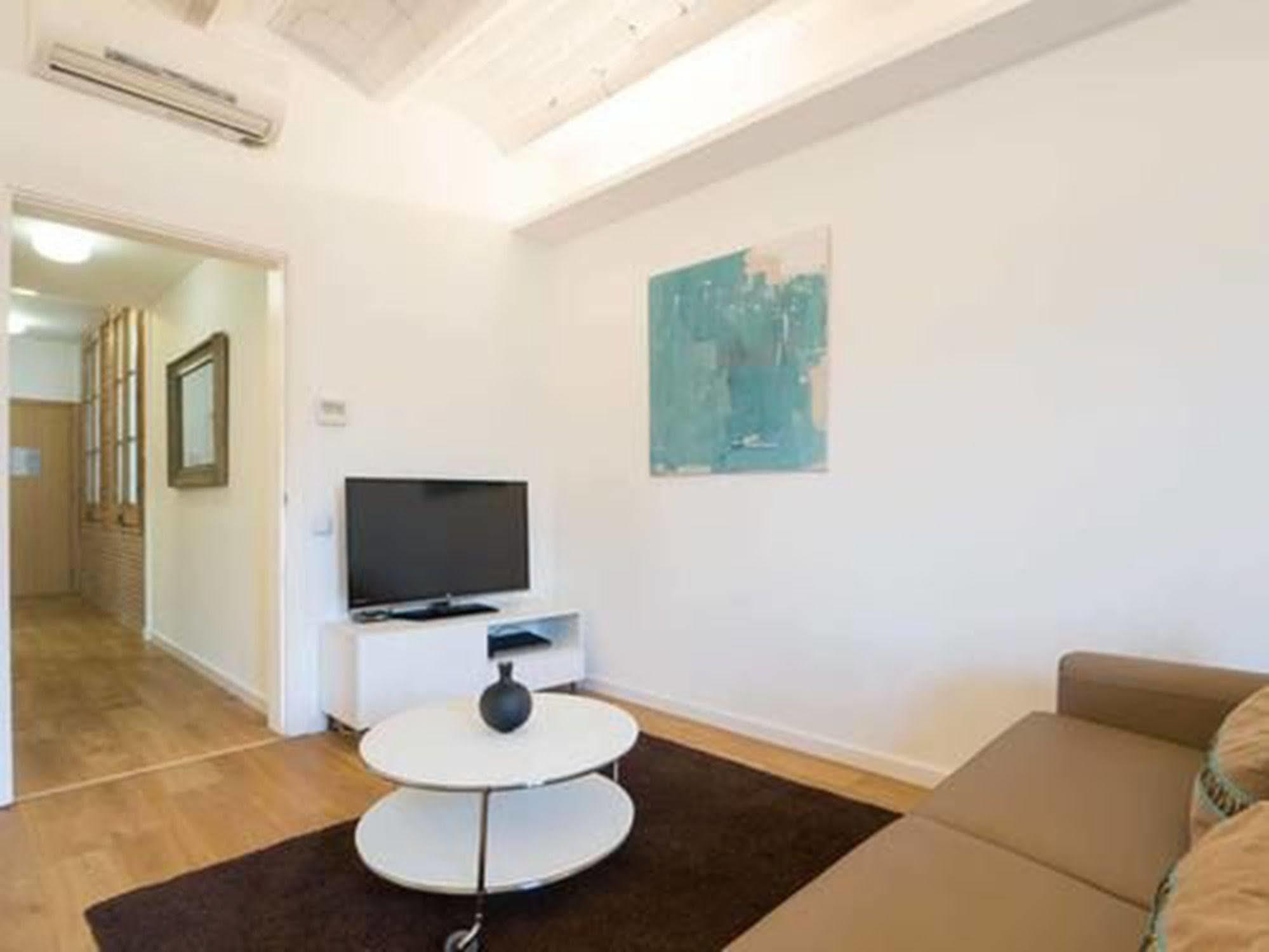 Rent Near Plaza De Catalunya Apartment *
