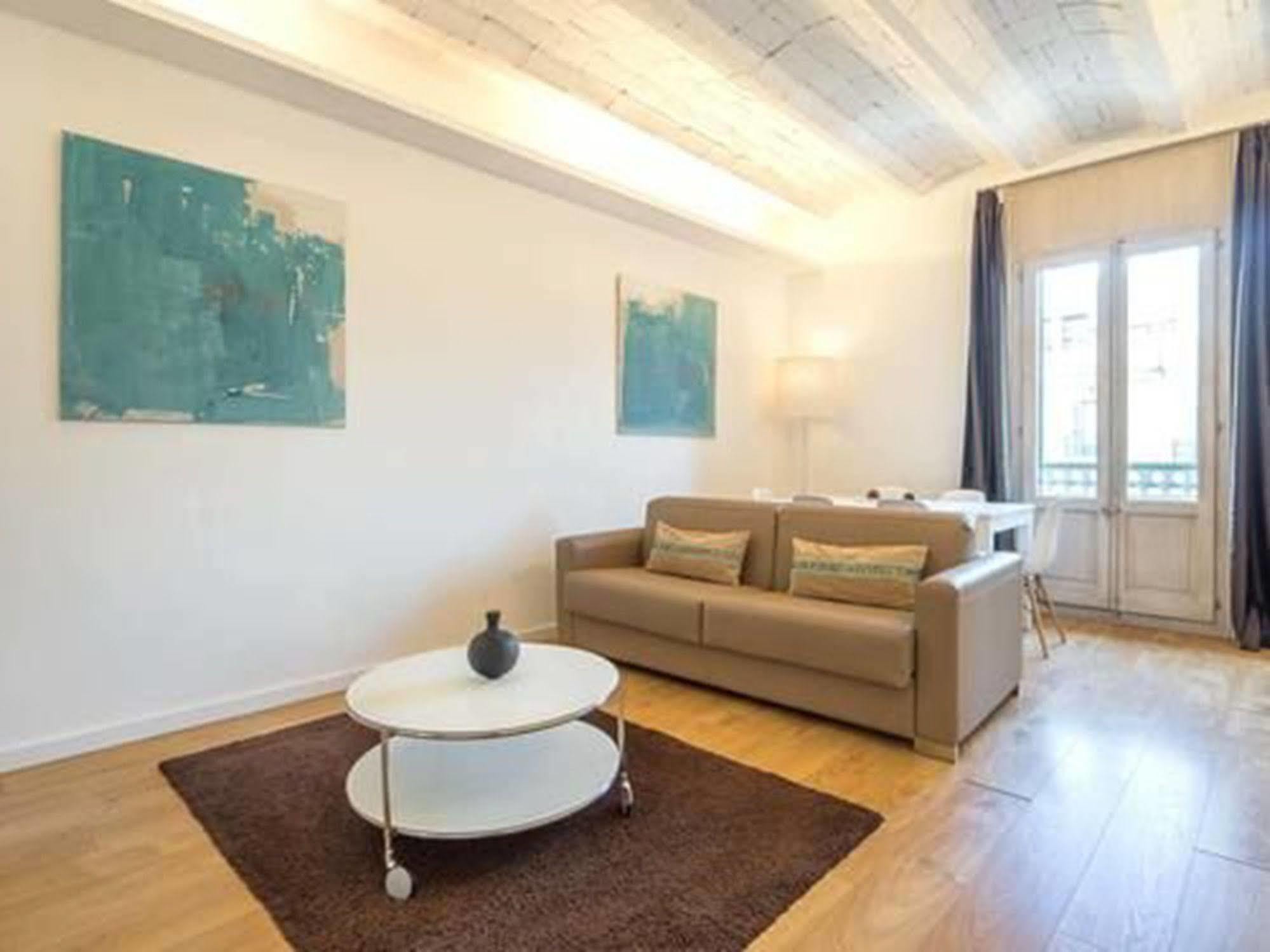 Rent Top Near Plaza De Catalunya Barcelona